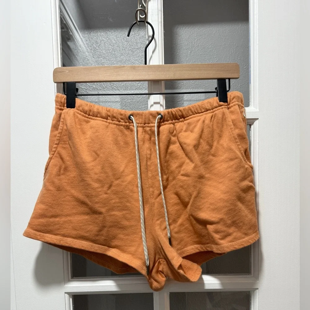Vuori Women's Sunnyside Short - Picture 2 of 10